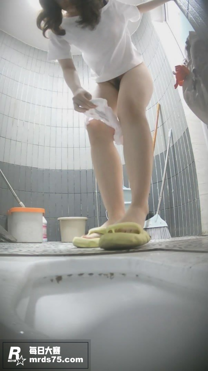 偷拍精选 写字楼女厕相关图片5