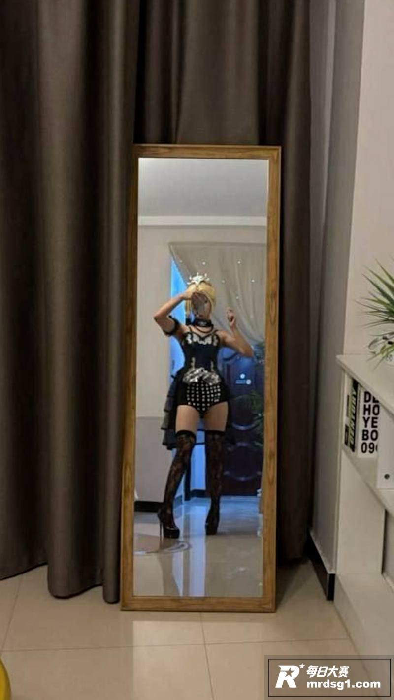 郑州在校大一女COS相关图片8