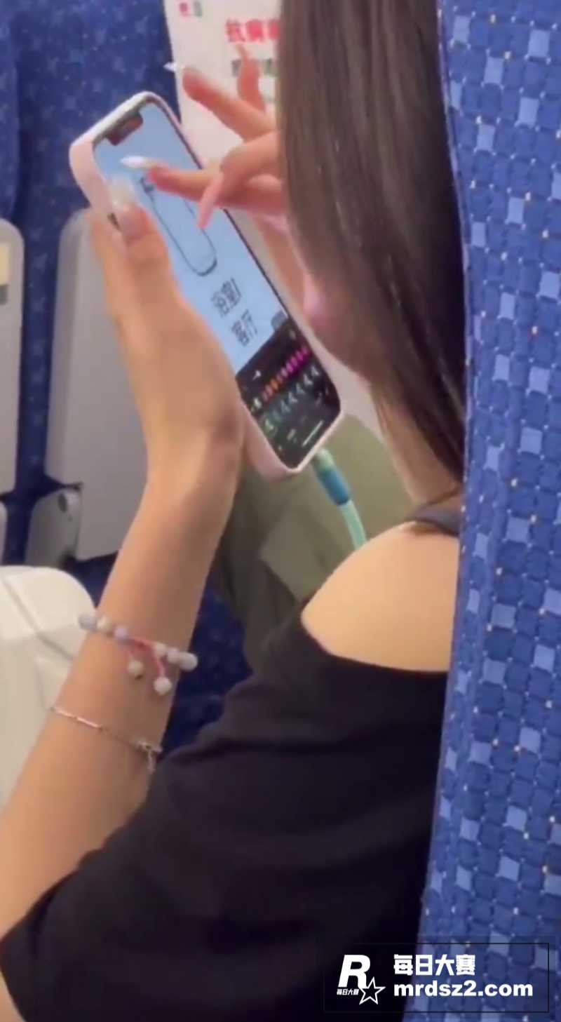 偷拍高铁气质御姐 玩相关图片4