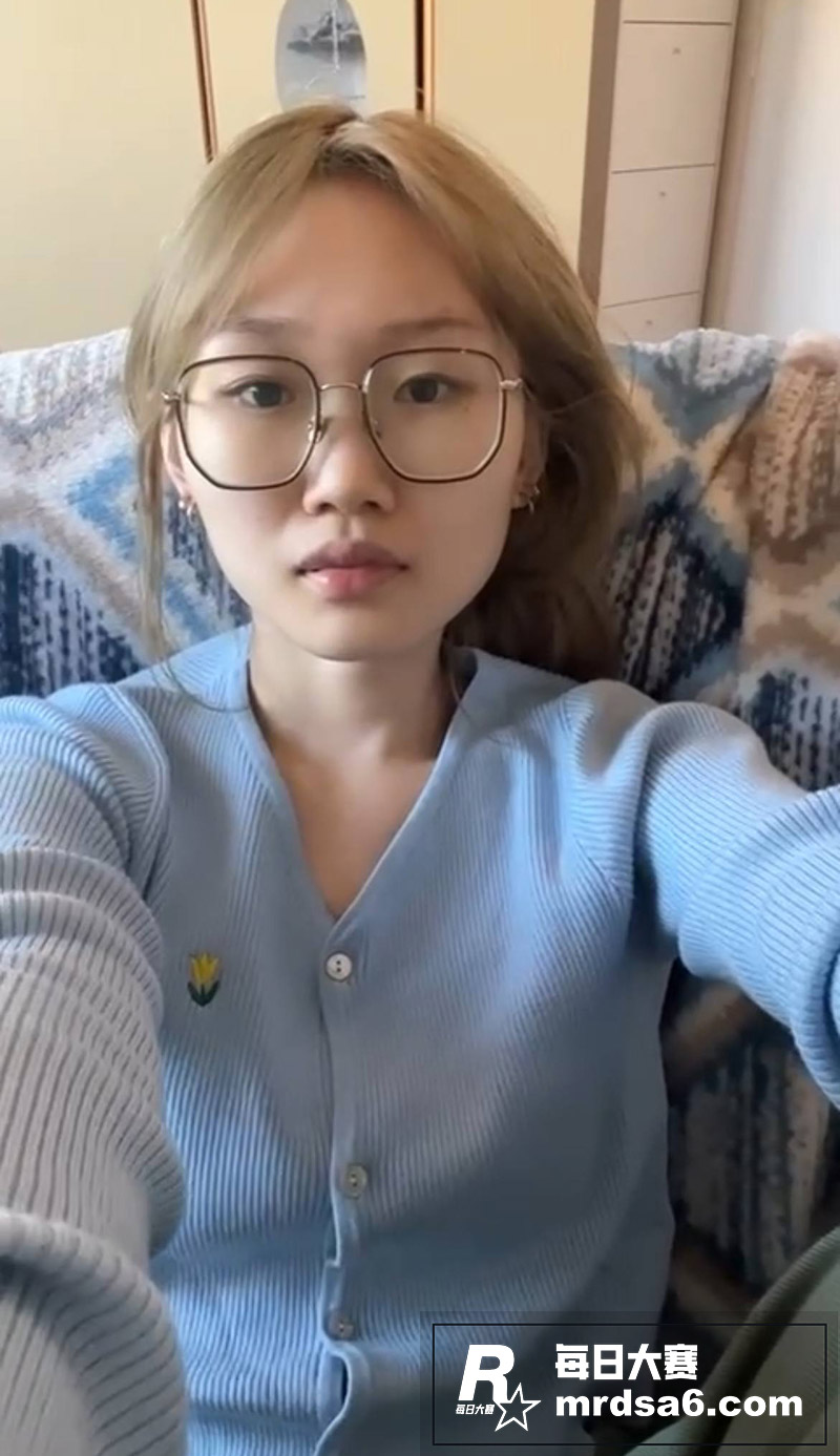 00后极品反差美女 相关图片2