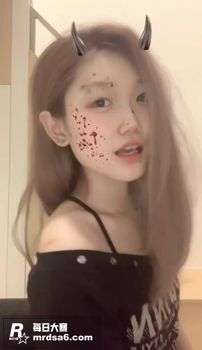 00后极品反差美女 相关图片3
