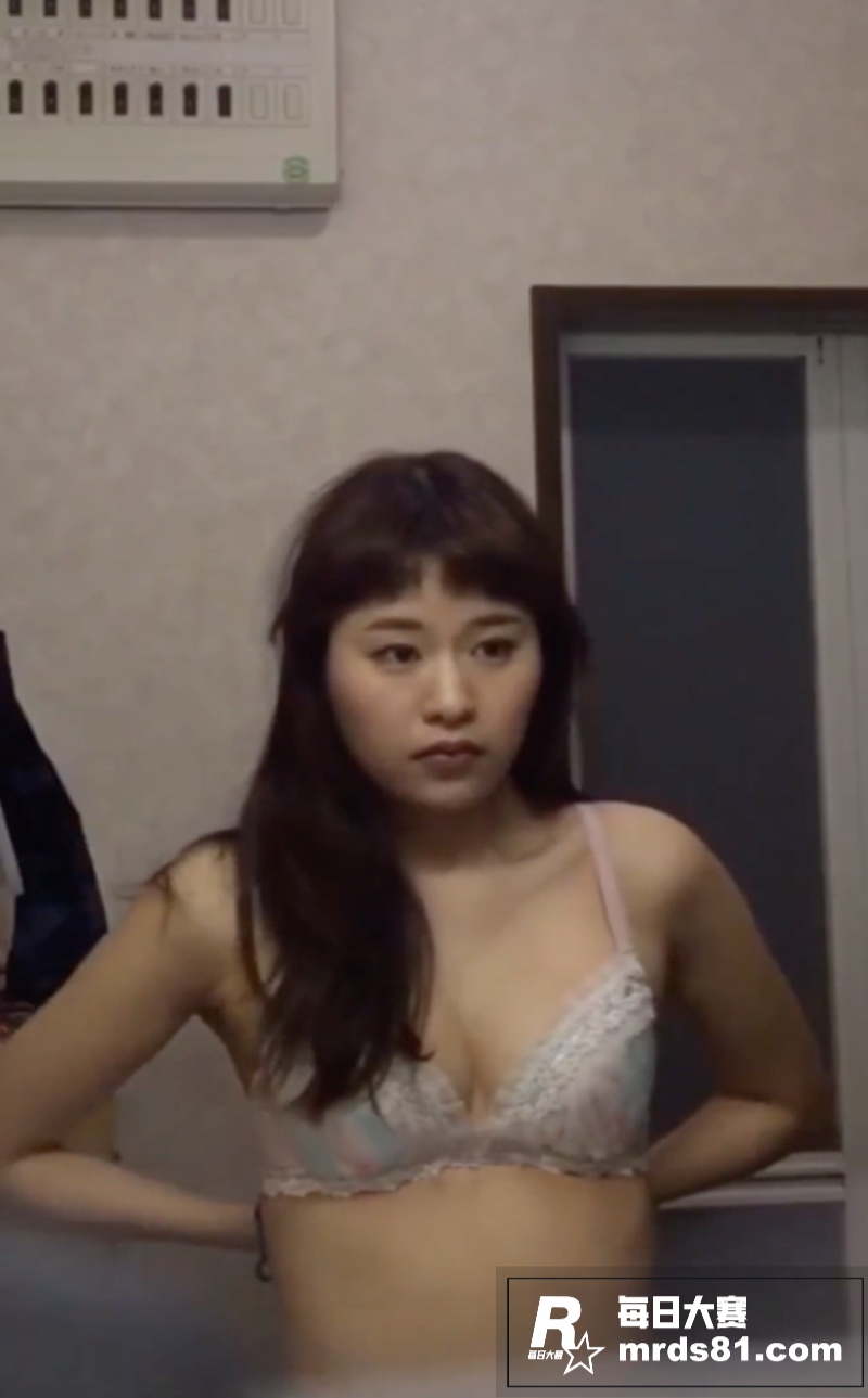 邻家火辣美女刚下班回相关图片1