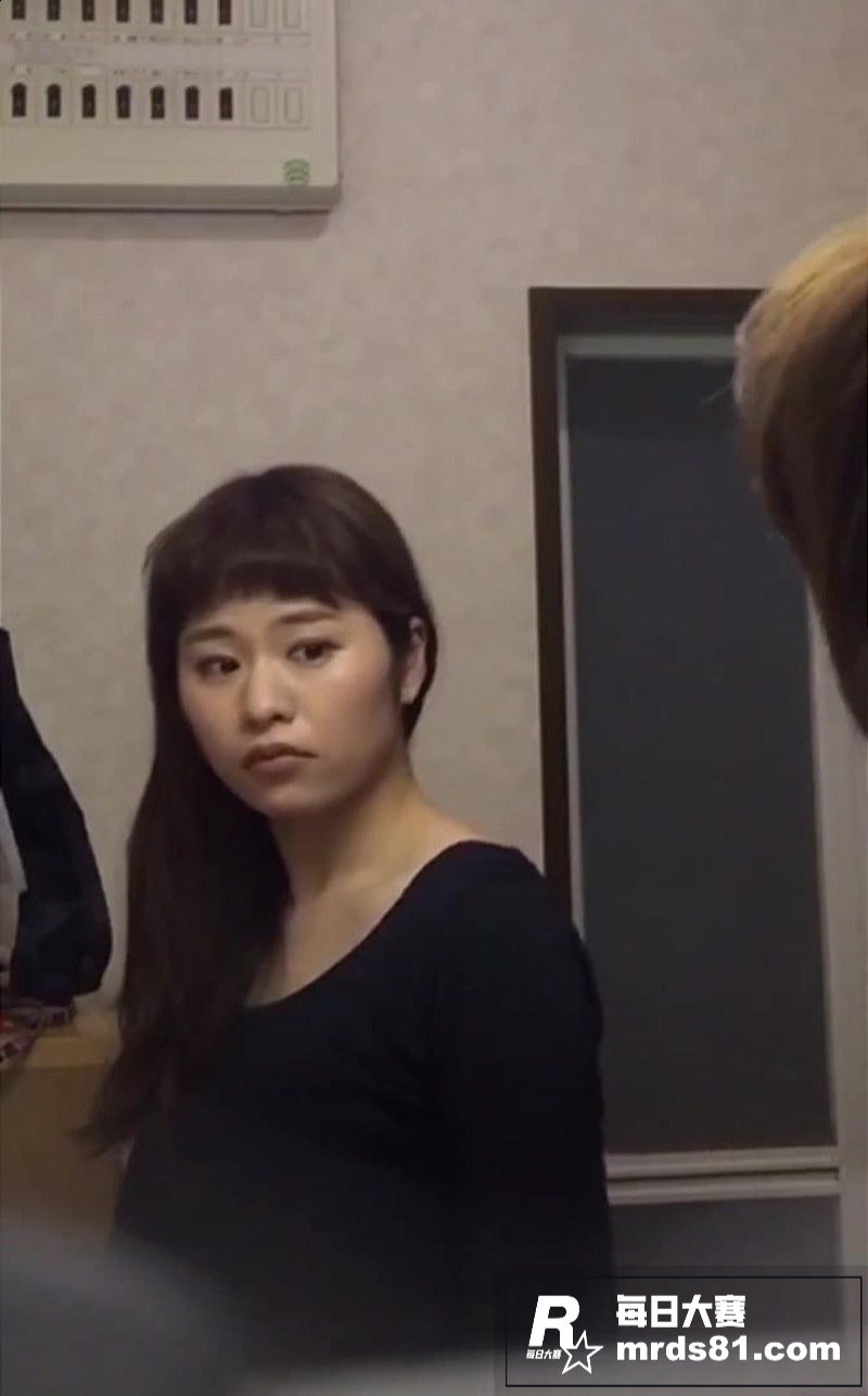 邻家火辣美女刚下班回相关图片6
