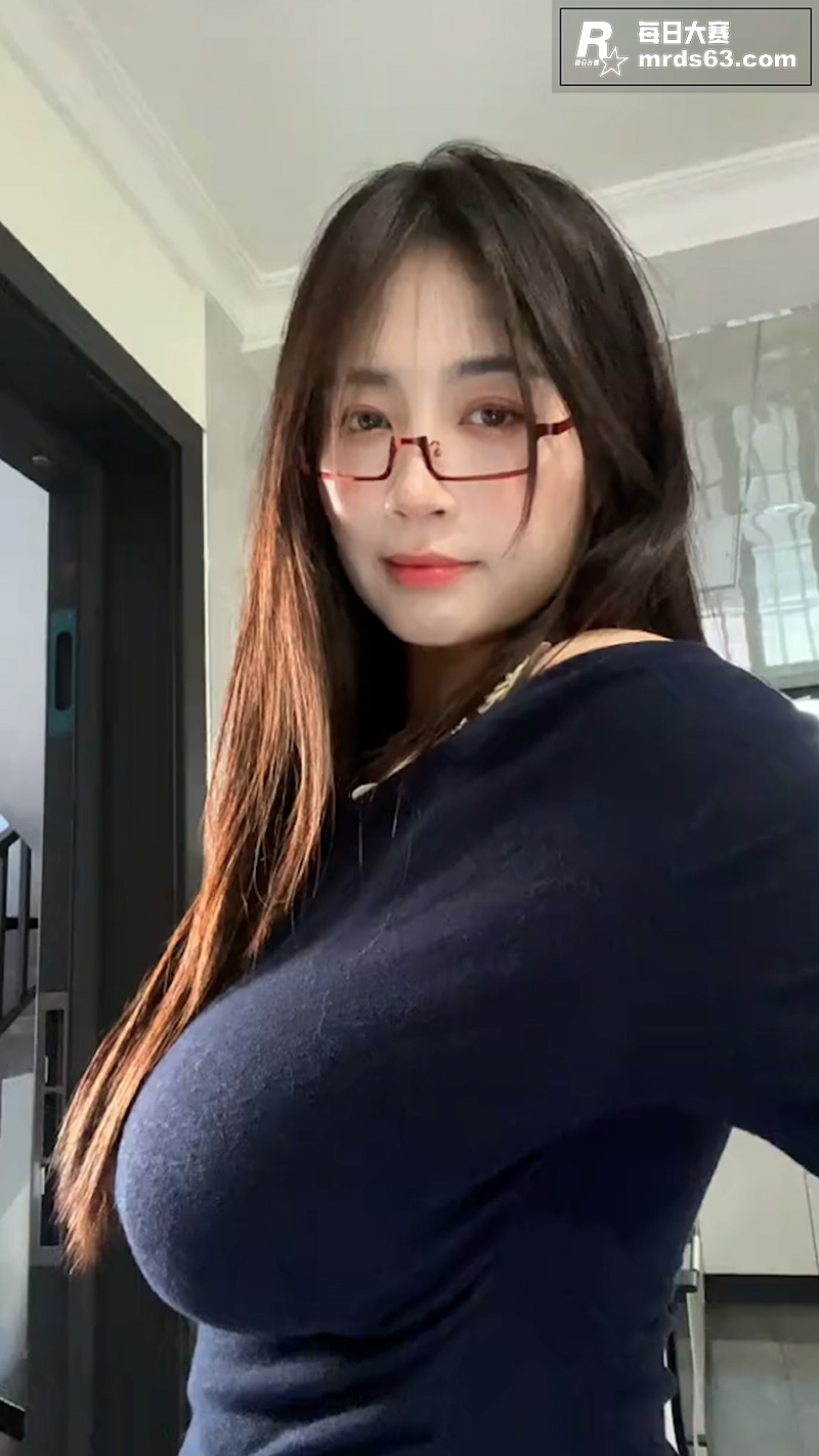 抖音高颜值巨乳妹 夏相关图片2