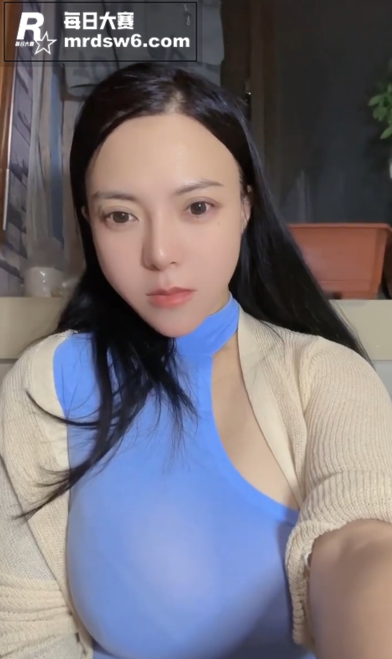 抖音巨乳少妇 为了赚相关图片2