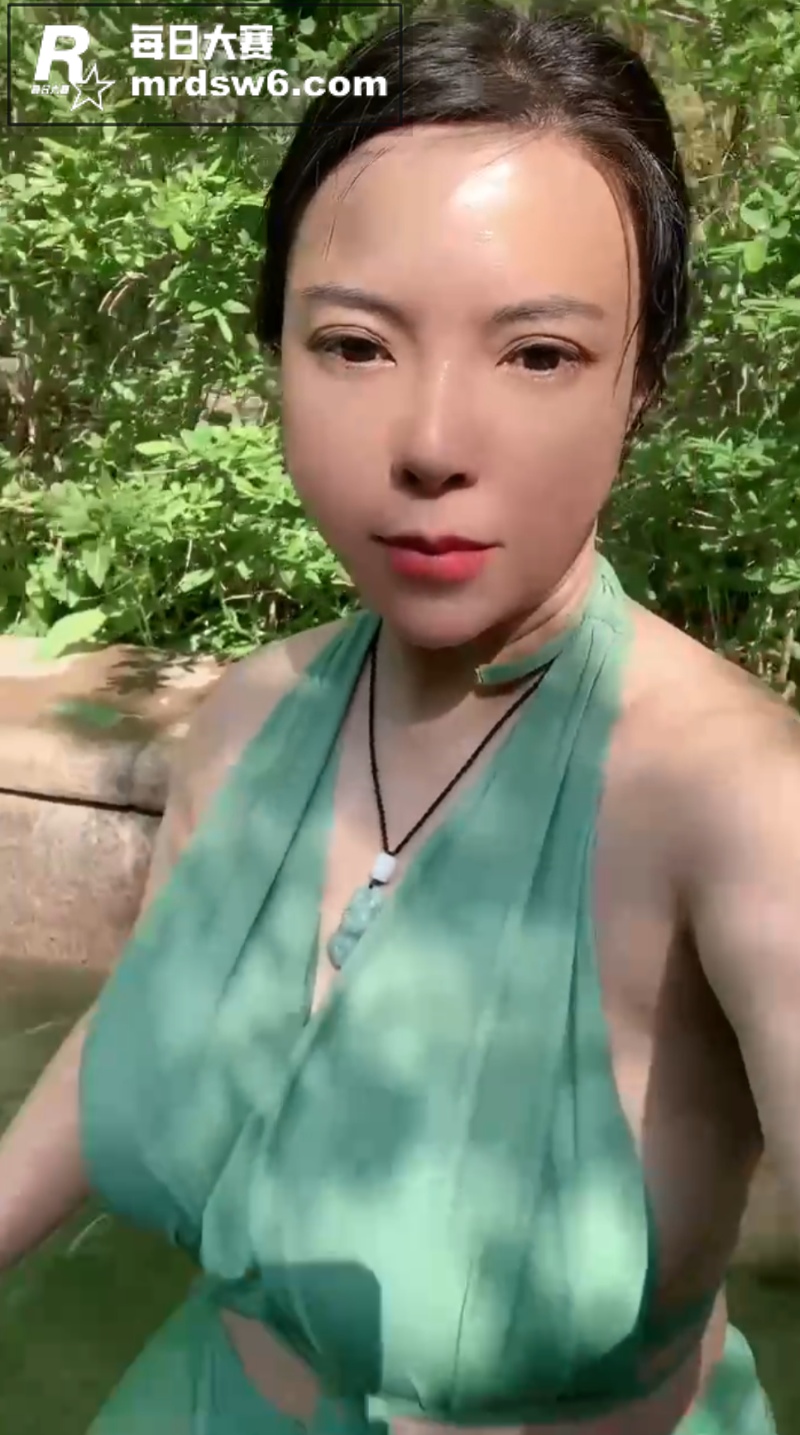 抖音巨乳少妇 为了赚相关图片5