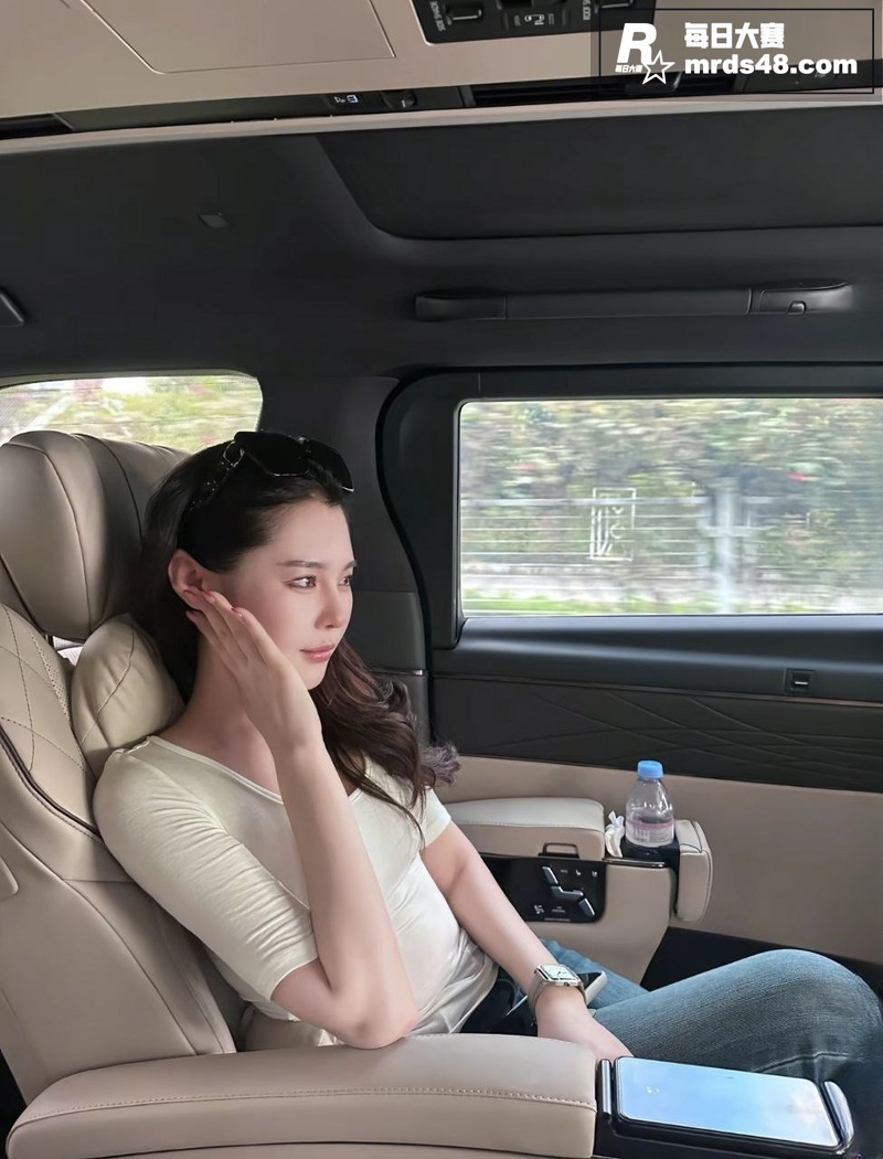 抖音高颜值网红 萨琪相关图片2