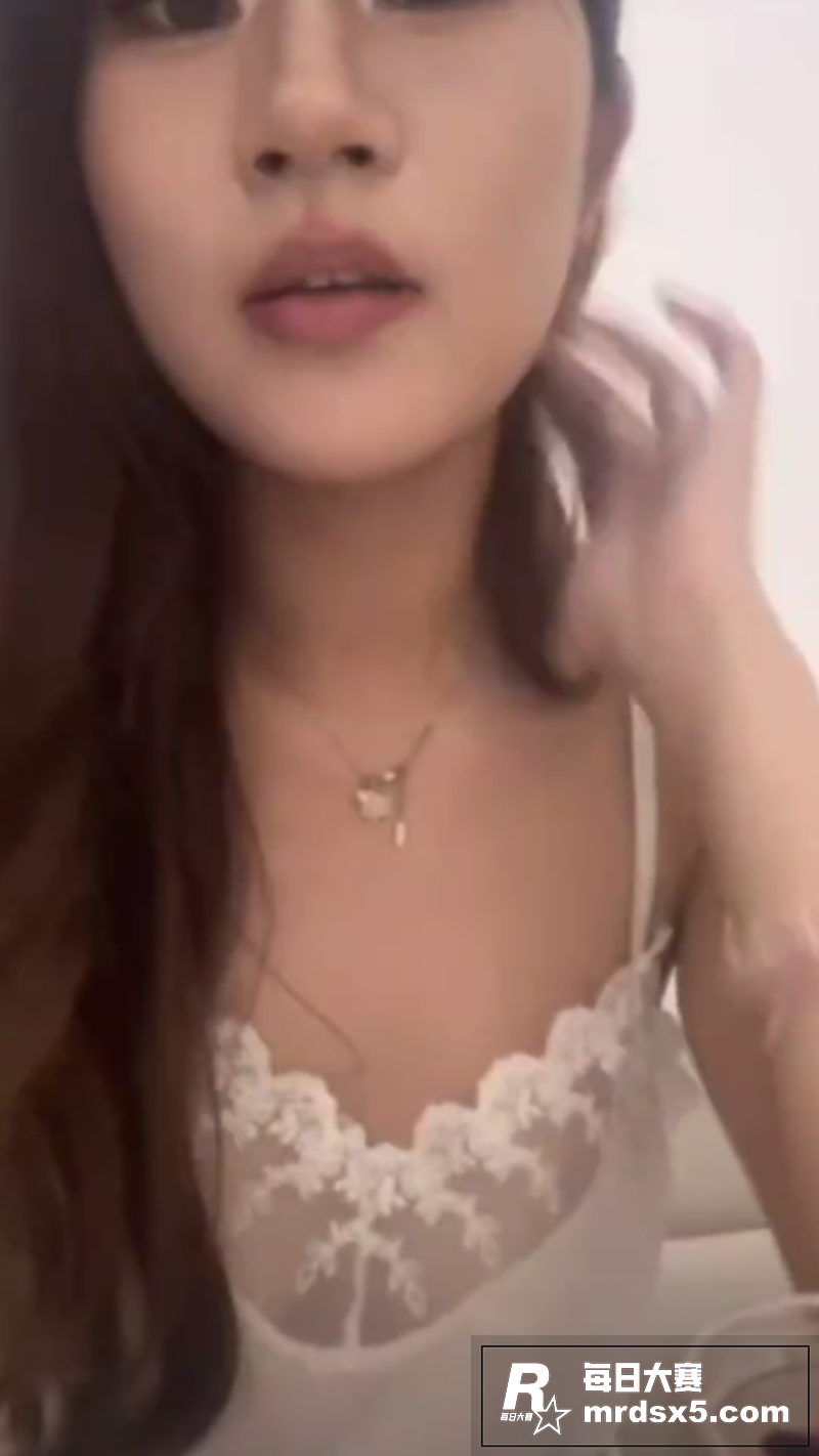 全网美女直播露点福利相关图片1