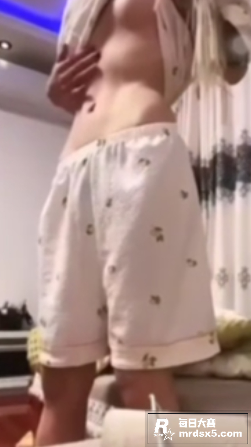 全网美女直播露点福利相关图片9