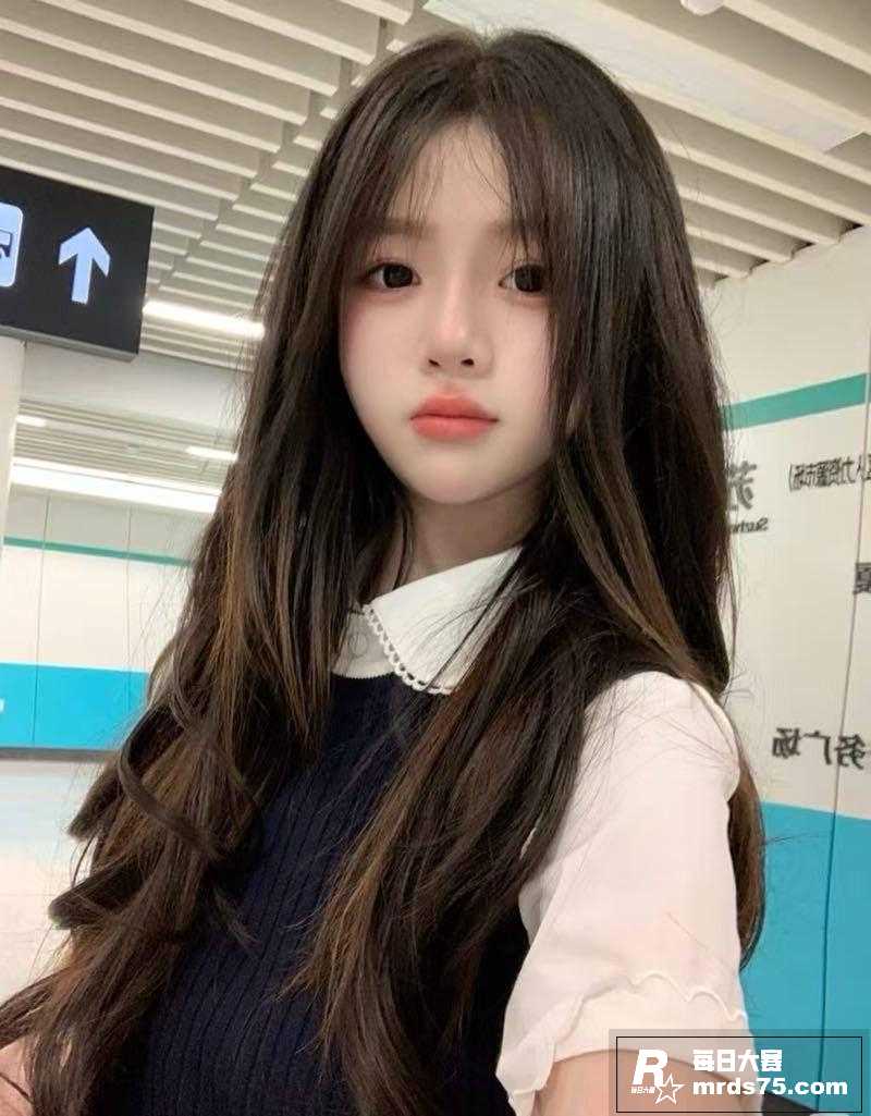 高颜值白嫩少女宿舍自相关图片2
