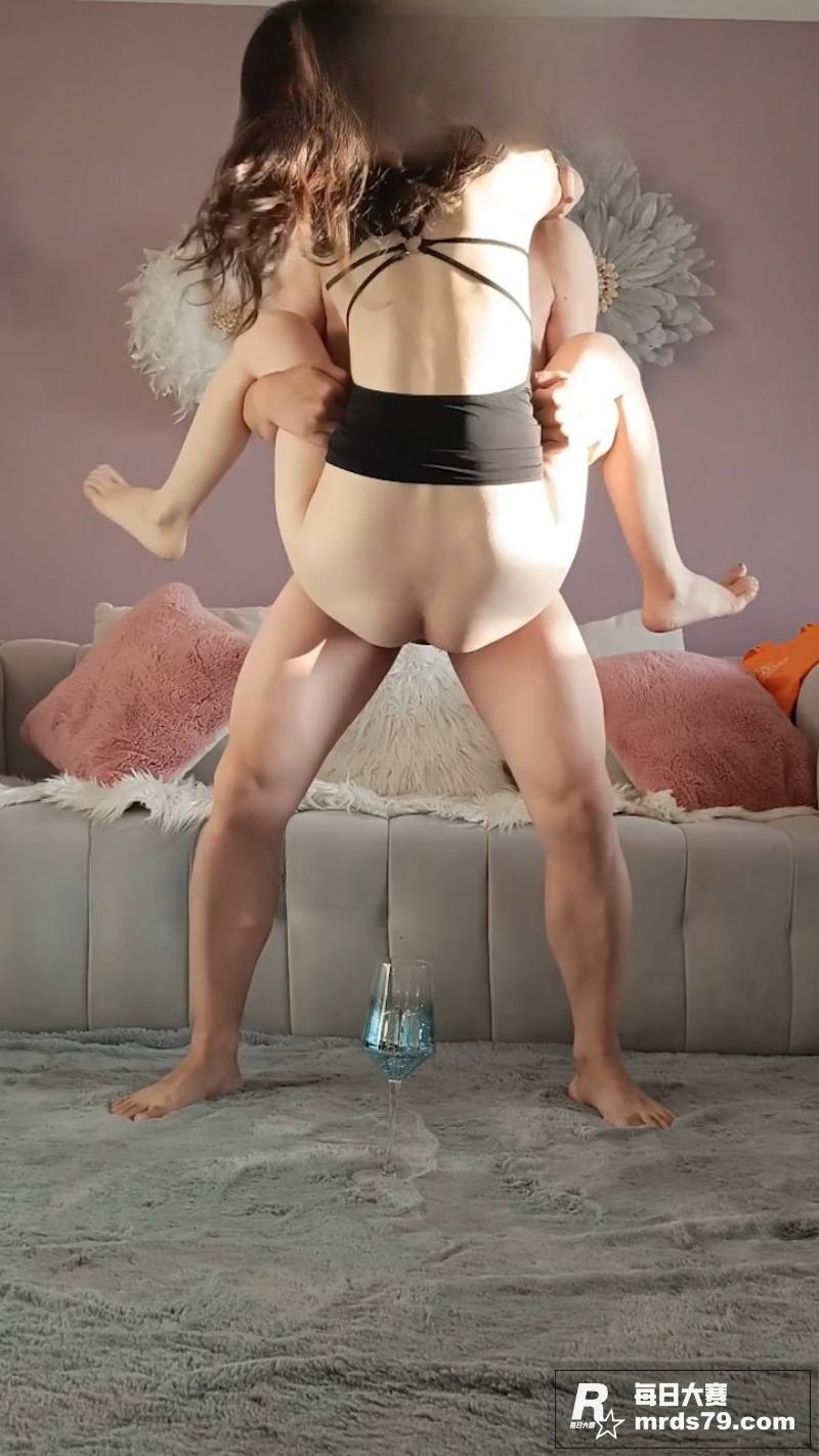 推特极品长腿御姐 希相关图片4