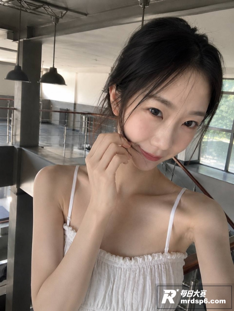 哈医大极品校花 宦雅相关图片1