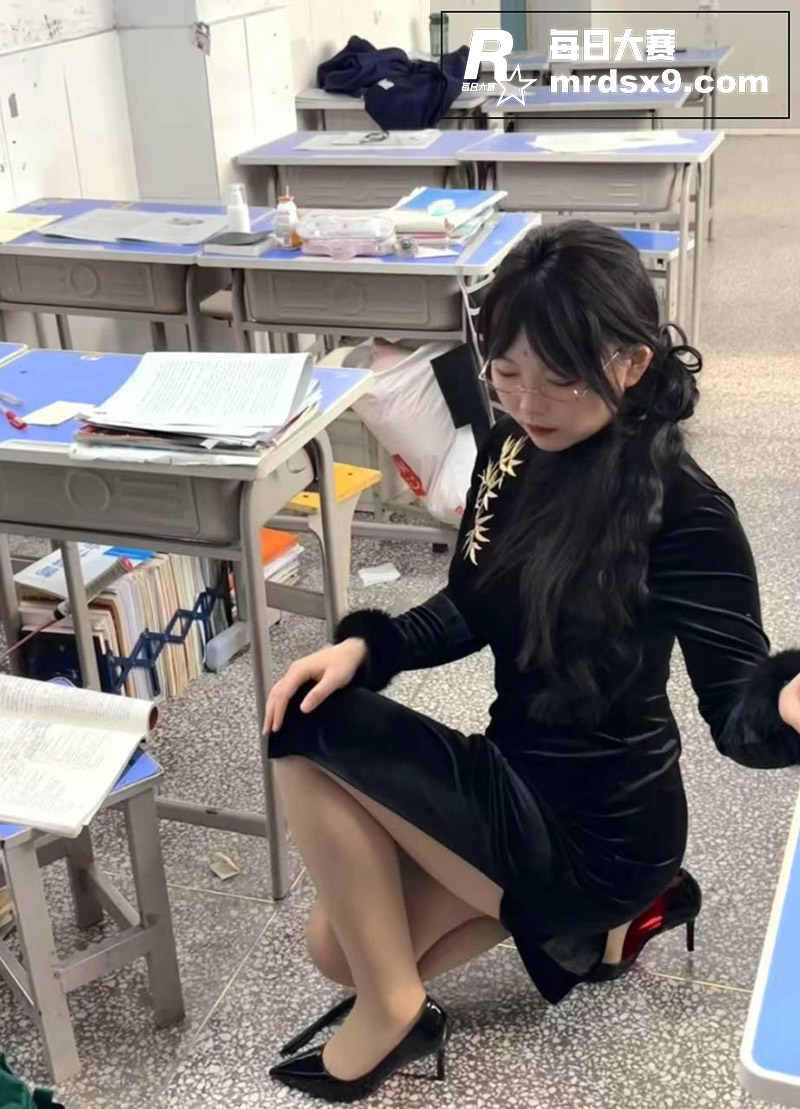 河南许昌八中女教师 相关图片1