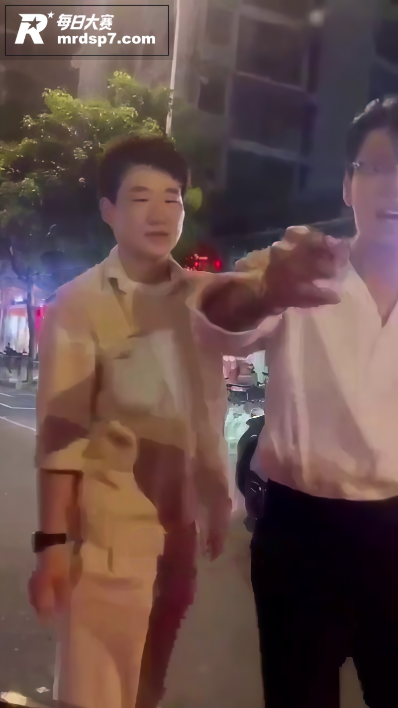福建福州男子停车挡路相关图片1