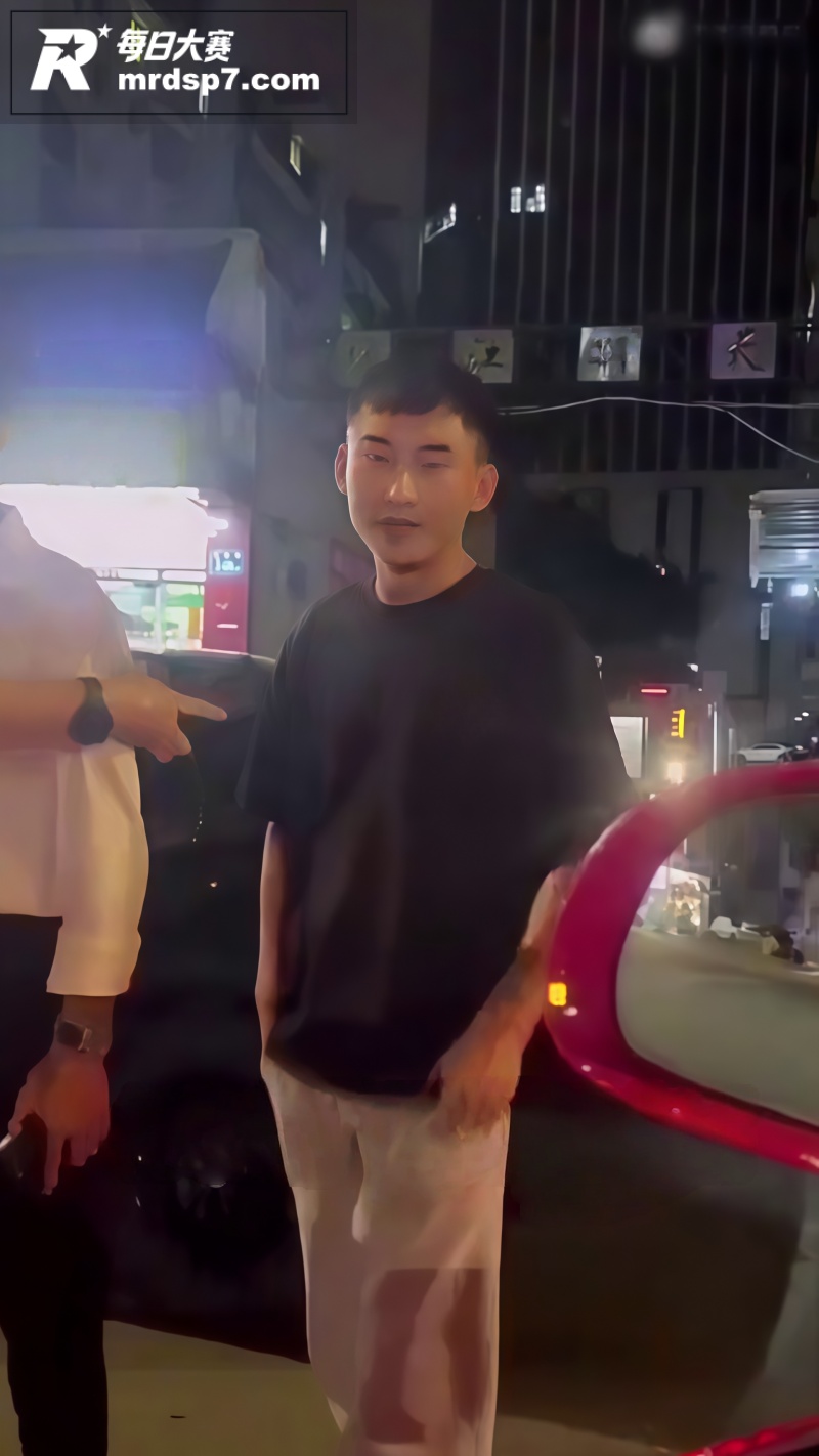 福建福州男子停车挡路相关图片4