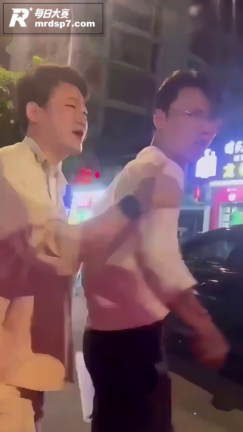 福建福州男子停车挡路相关图片7