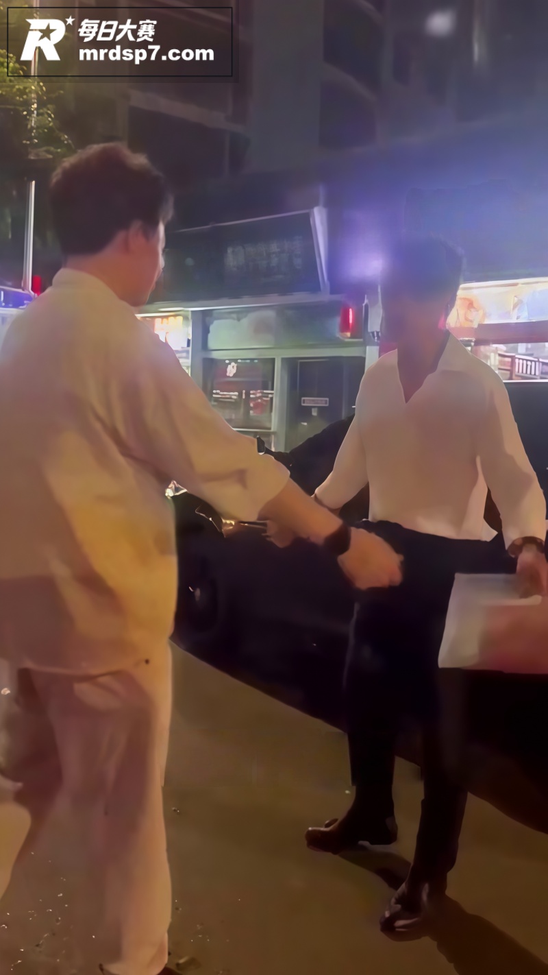 福建福州男子停车挡路相关图片8