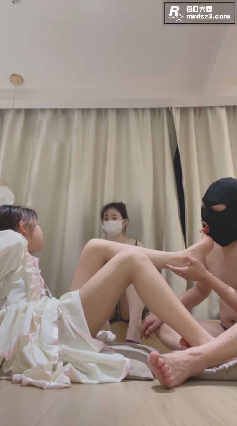 淫荡后妈调教继女和女相关图片4