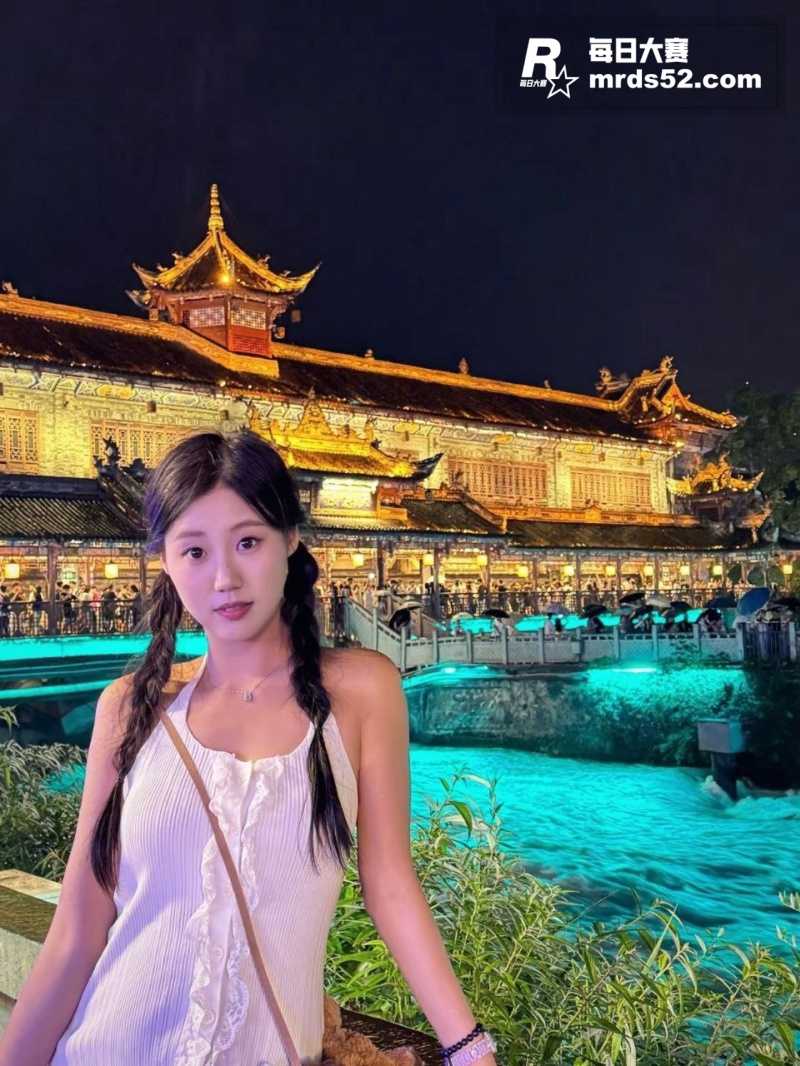 成都高颜值反差嫩妹 相关图片1