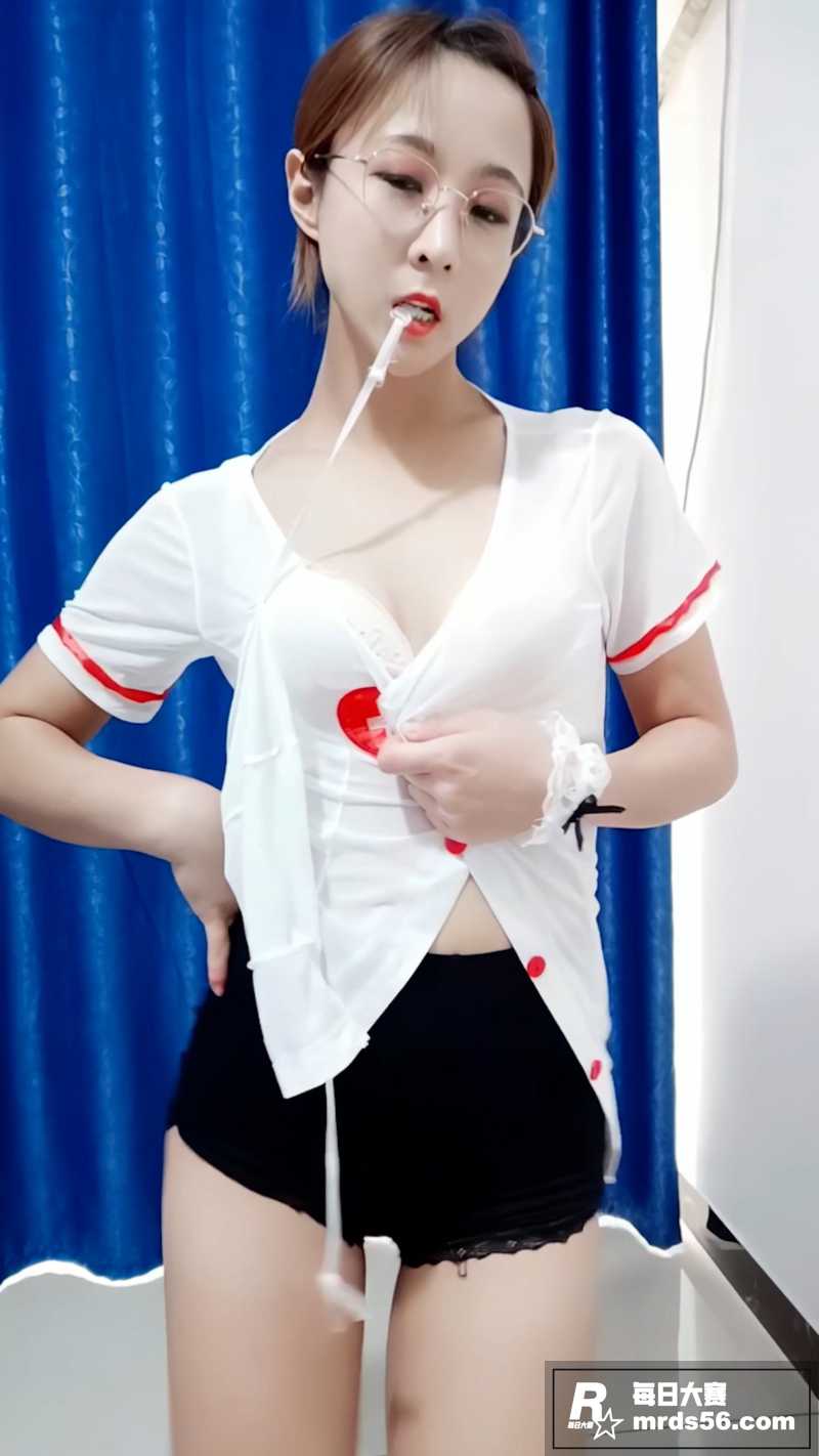 快手极品眼镜御姐 V相关图片2