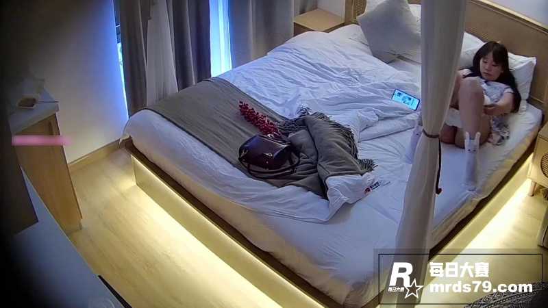 酒店监控偷拍 极品骚相关图片1