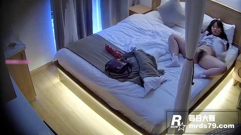 酒店监控偷拍 极品骚相关图片2
