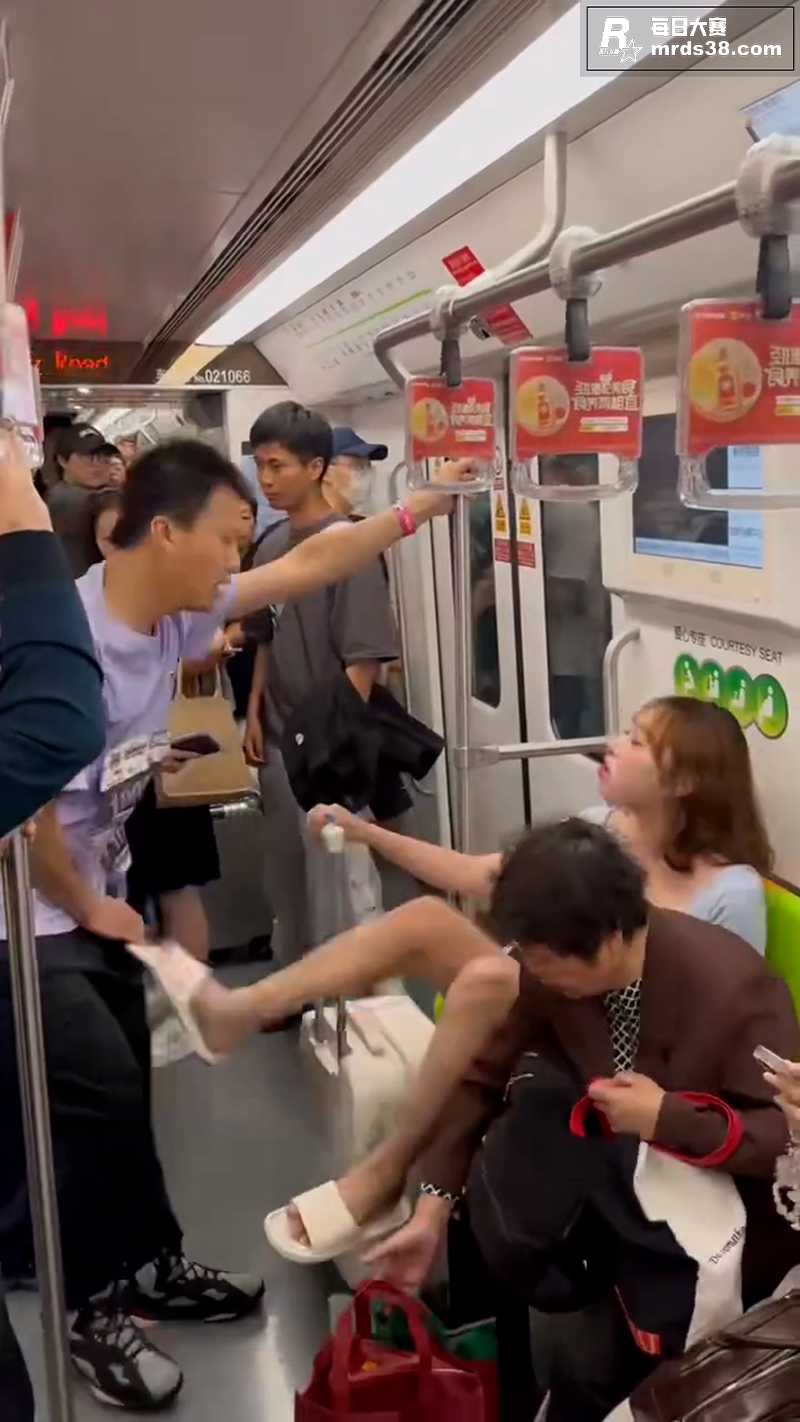 上海地铁二号线 一女相关图片4