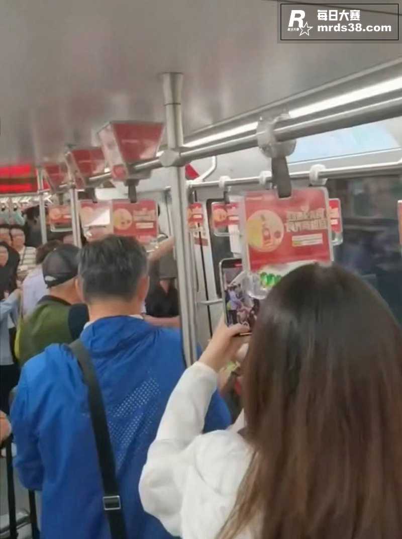 上海地铁二号线 一女相关图片5