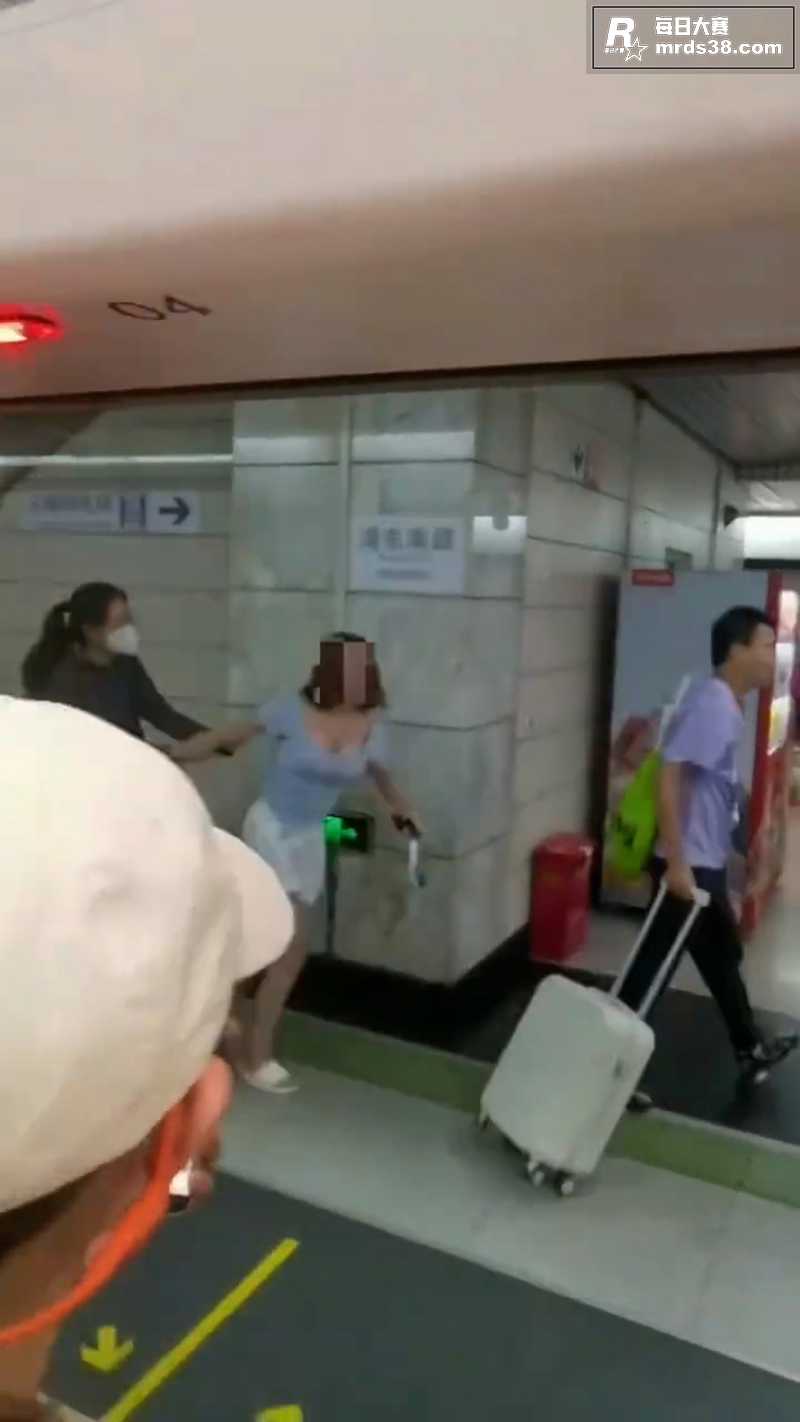 上海地铁二号线 一女相关图片6