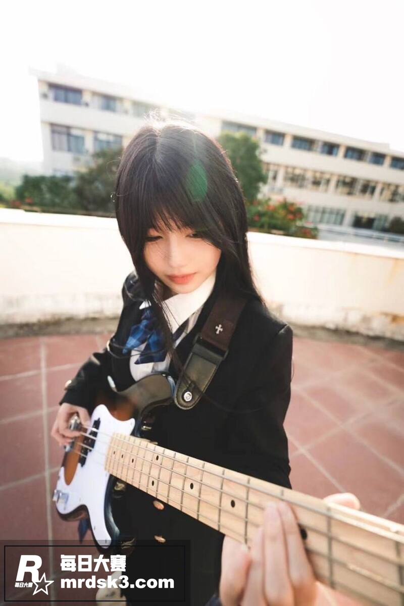 清纯甜美吉他社长 周相关图片1