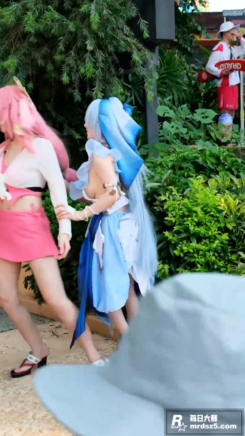 广州长隆 巨乳COS相关图片3