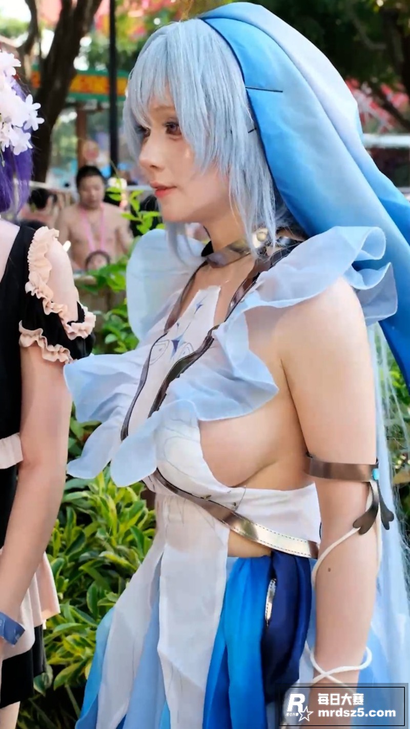 广州长隆 巨乳COS相关图片5