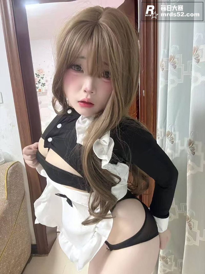 抖音反差嫩妹 摆宝香相关图片6