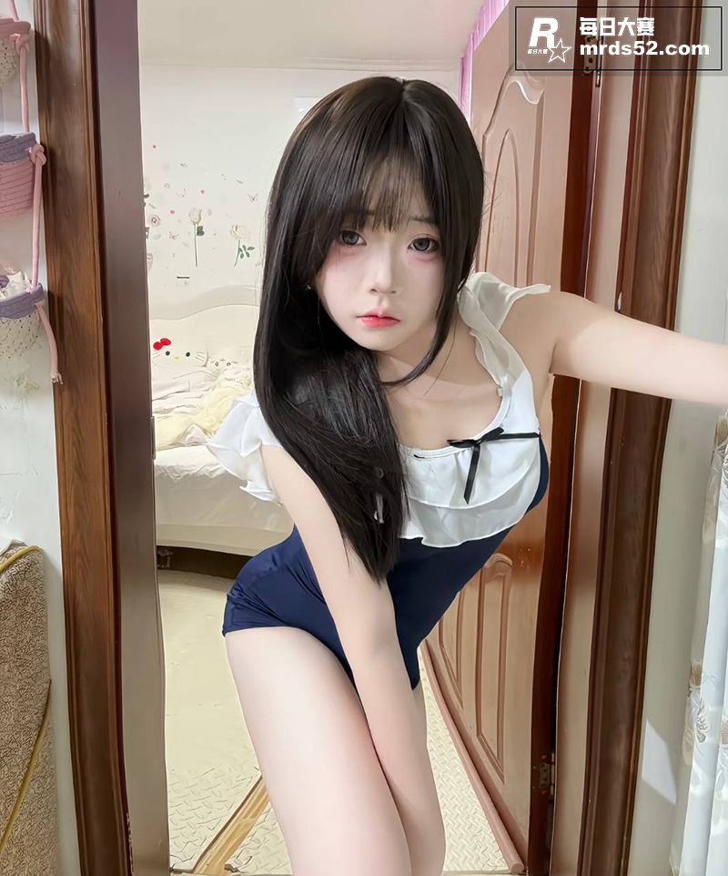 抖音反差嫩妹 摆宝香相关图片9