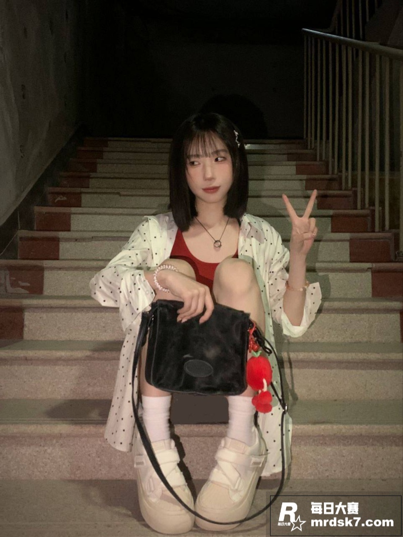高颜值反差护士 唐希相关图片1