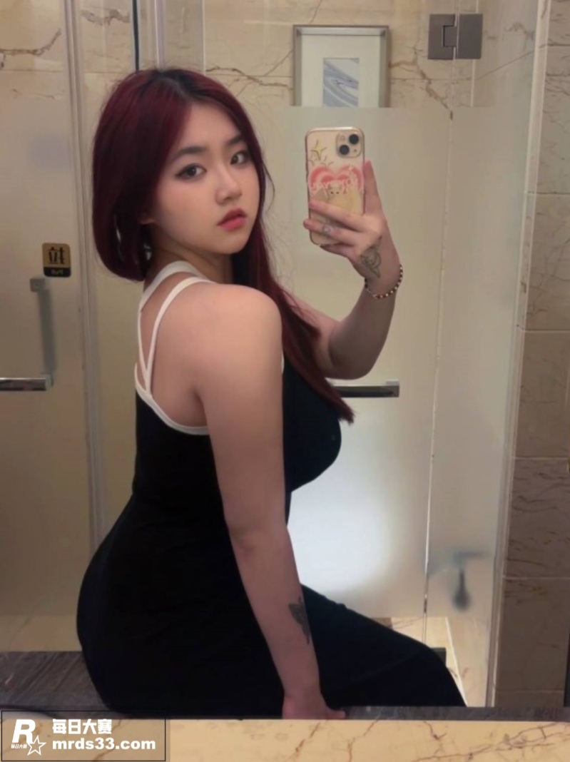 极品巨乳反差女 板烧相关图片3