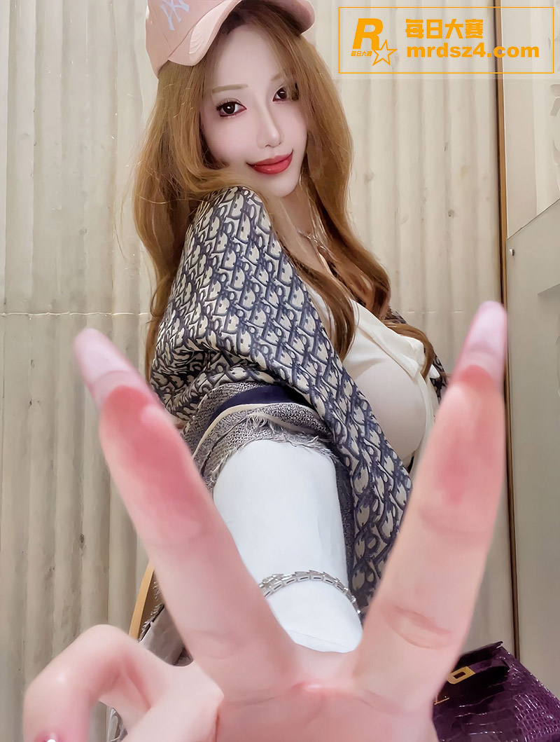 抖音巨乳模特 顾灵曦相关图片2