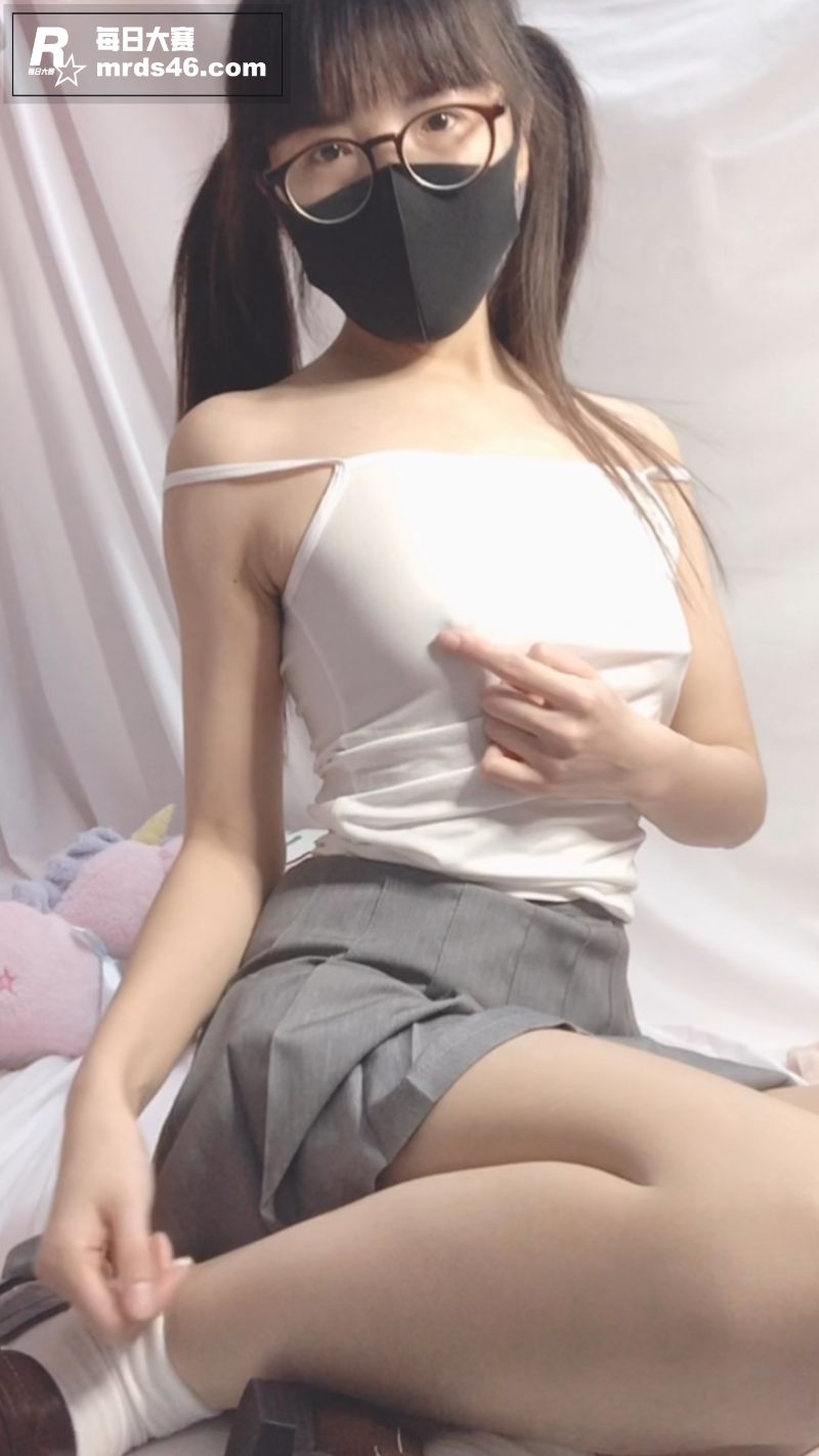超反差极品眼镜学姐 相关图片2