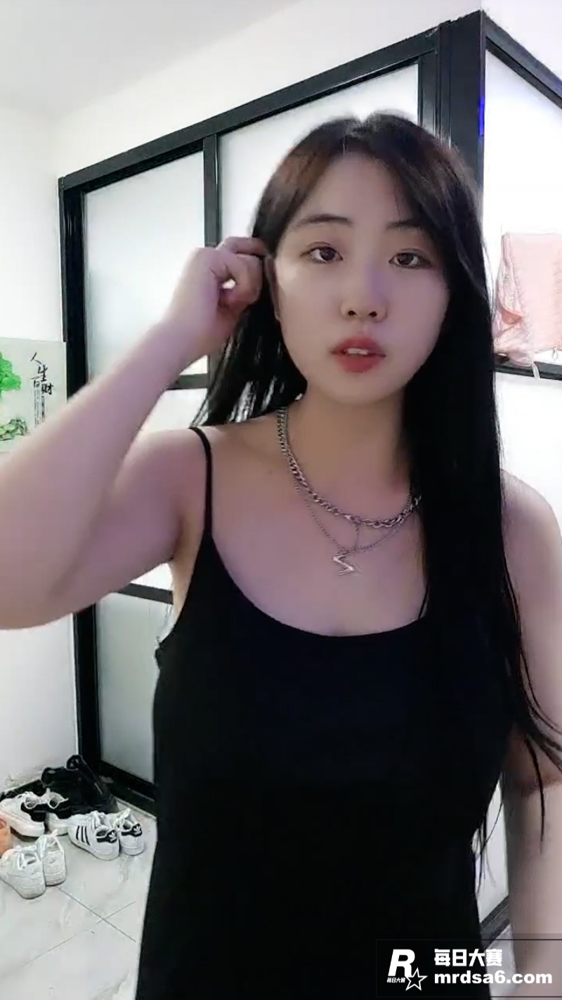 国产巨乳黄播 00后相关图片1