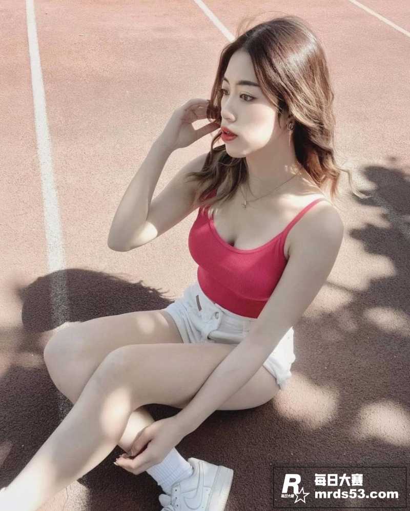 大奶人妻与老公自拍露相关图片4
