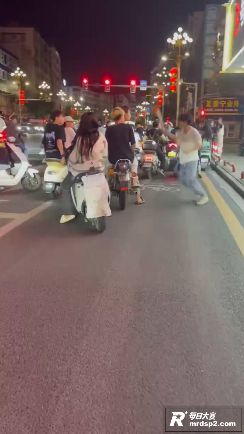 广东潮汕精神小伙街头相关图片4