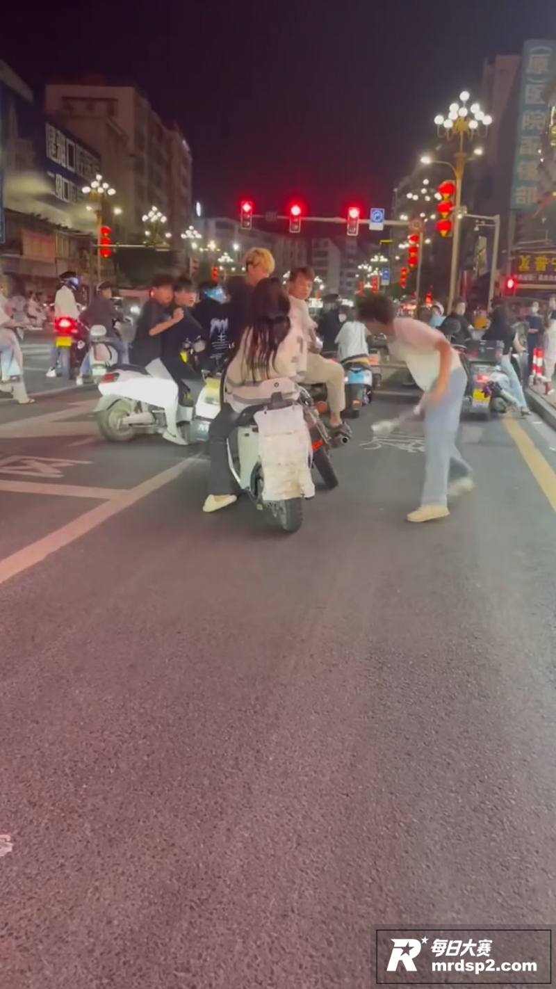 广东潮汕精神小伙街头相关图片5