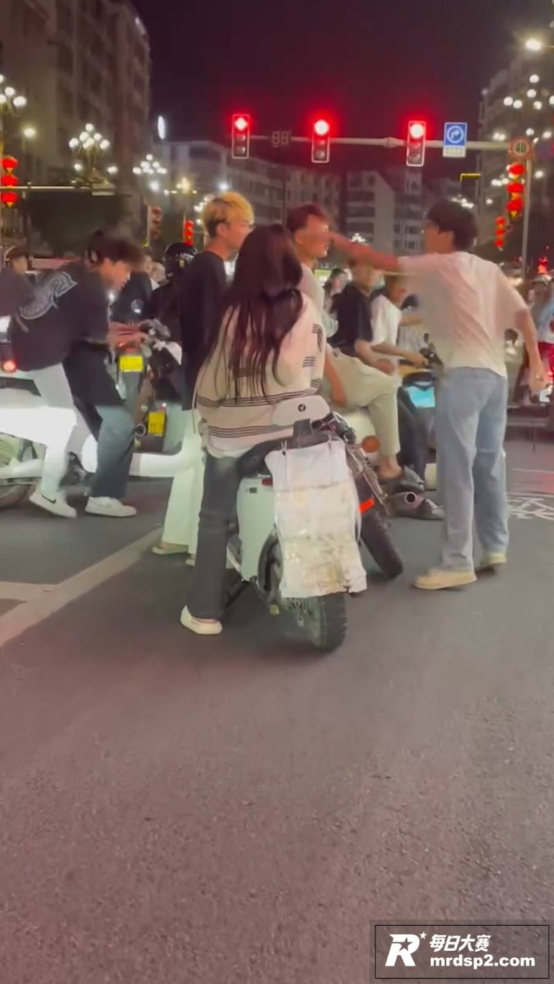 广东潮汕精神小伙街头相关图片6