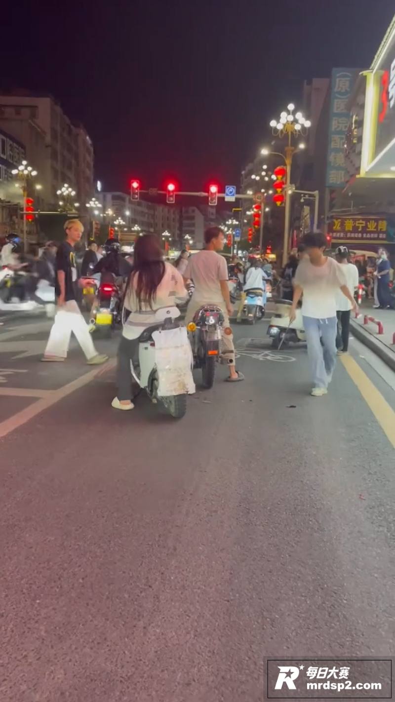 广东潮汕精神小伙街头相关图片8