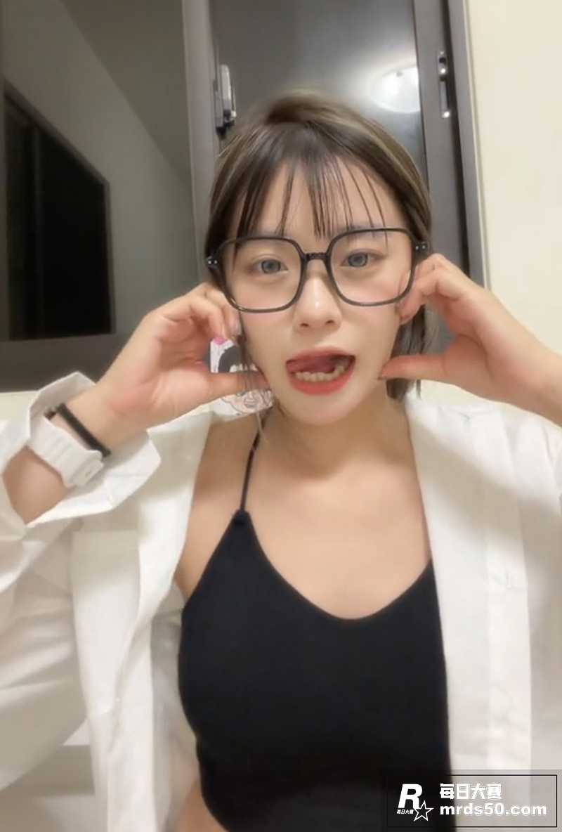 高颜值性感网红 黄小相关图片3