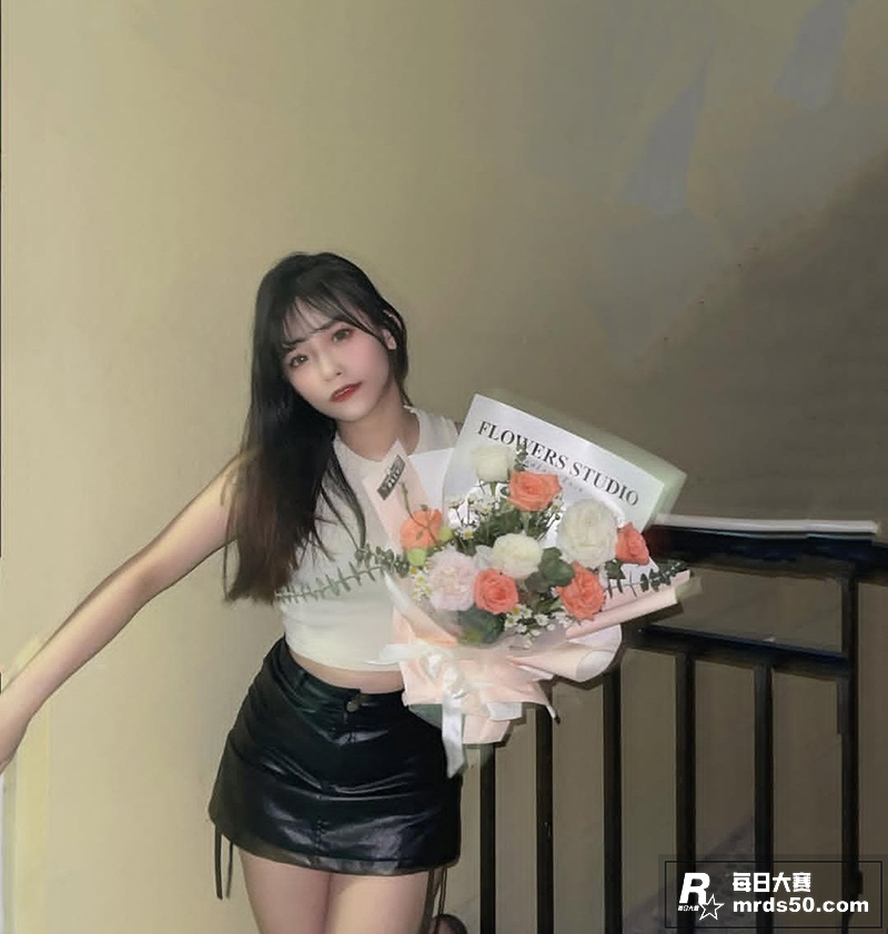 高颜值性感网红 黄小相关图片7
