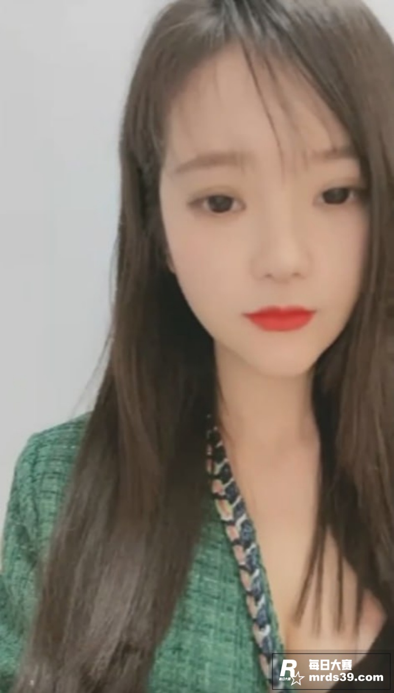 高颜值小仙女1V1裸相关图片1