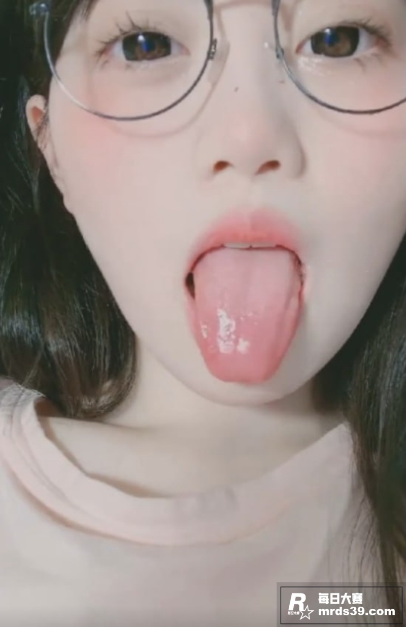 高颜值小仙女1V1裸相关图片2