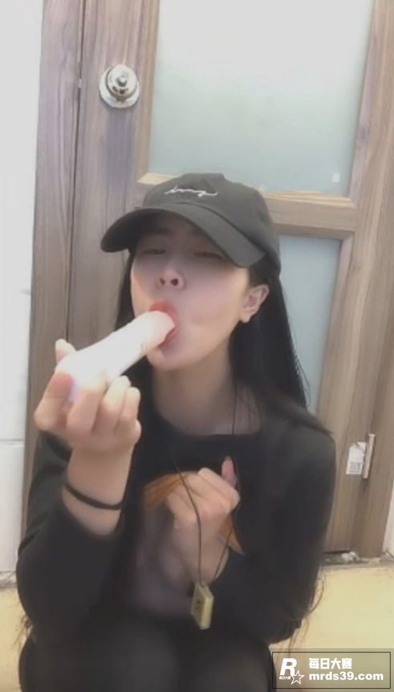 高颜值小仙女1V1裸相关图片4