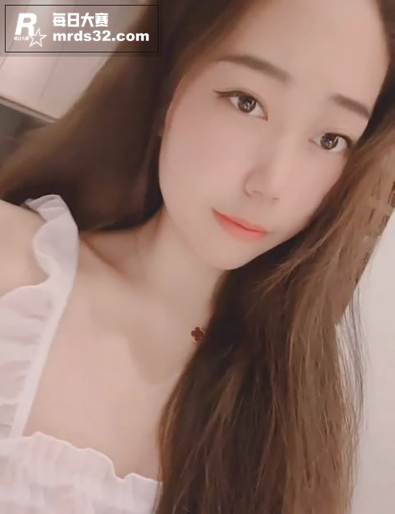 清纯美女大学生下海裸相关图片2